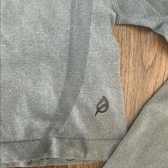 Ptula Long Sleeve Crop Top - Picture 2 of 6